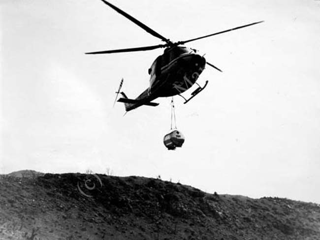 036 Bell UH-1D als Wassershuttle bringt 1000 L 079
